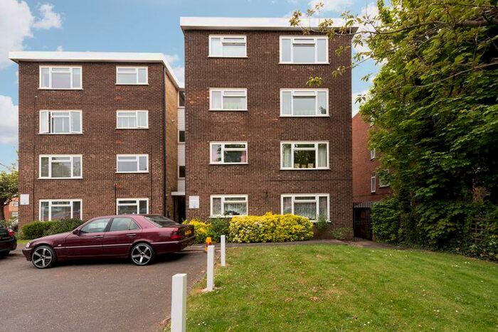 1 Bedroom Flat To Rent In Windsor Court, London, N14
