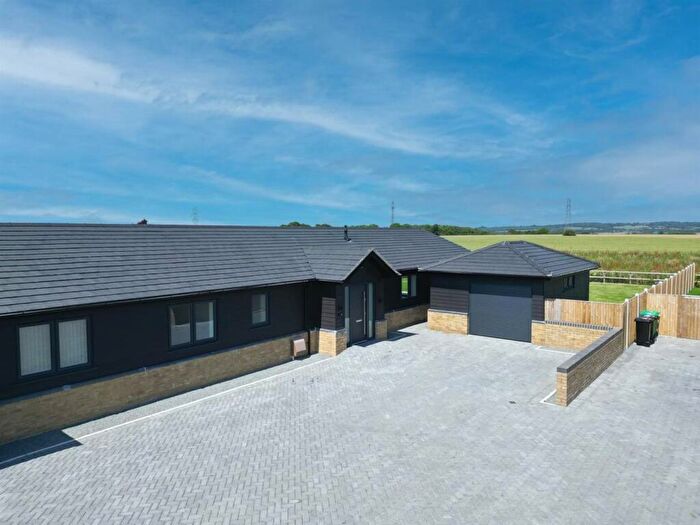 4 Bedroom Semi-Detached Bungalow For Sale In Ockendon Road, North Ockendon, Upminster, RM14