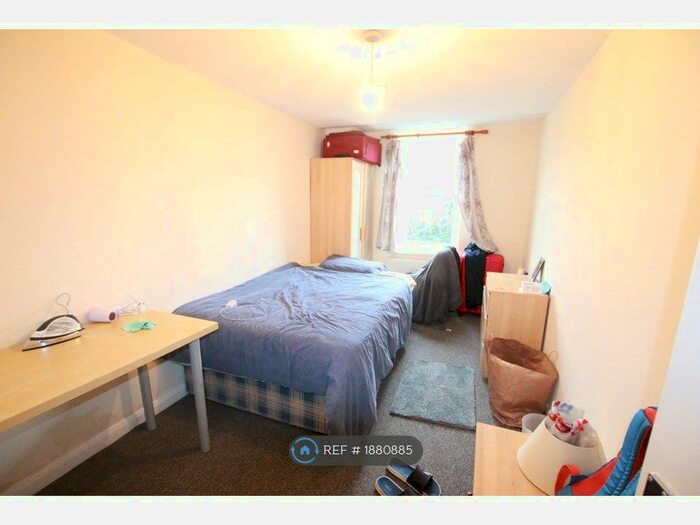 6 Bedroom Terraced House To Rent In Pitcroft Avenue, Reading, RG6
