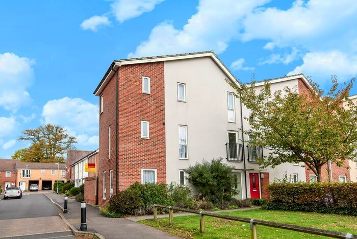 4 Bedroom Semi-Detached House To Rent In The Parks, Bracknell, RG12