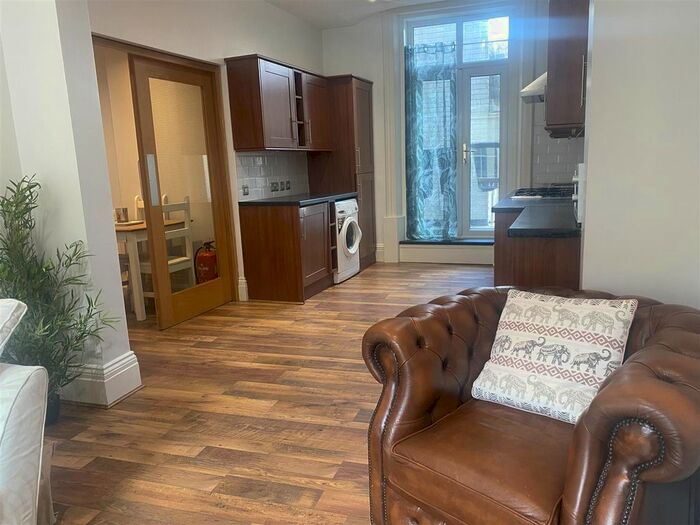 2 Bedroom Flat To Rent In Silver Street, Hull, HU1