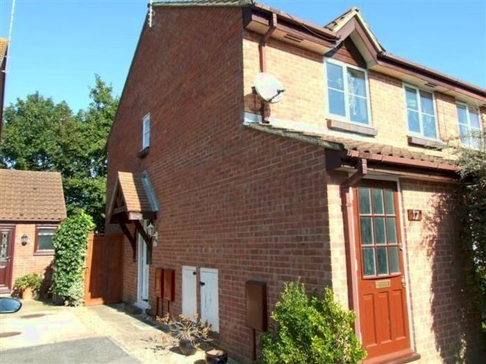 1 Bedroom Flat To Rent In Harlech Close, Worthing, West Sussex, BN13
