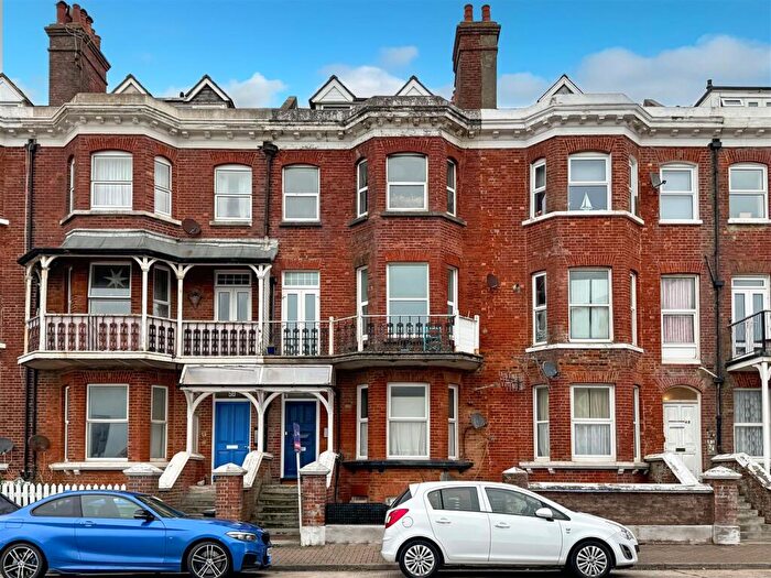 1 Bedroom Apartment For Sale In South Terrace, Littlehampton, BN17