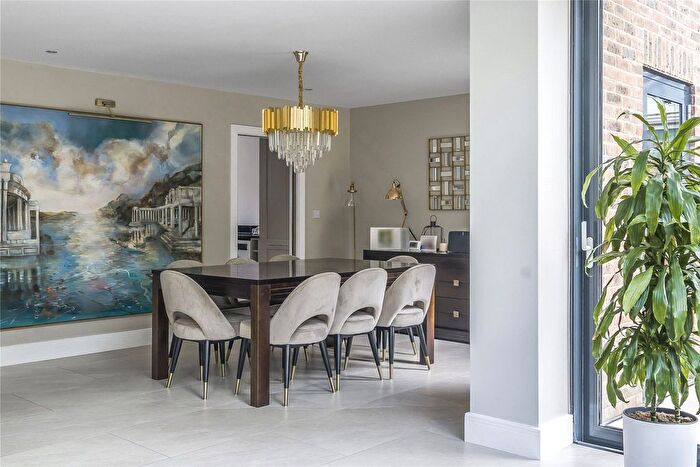 4 Bedroom Detached House For Sale In Chertsey, Surrey, KT16