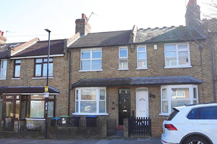 2 Bedroom Terraced House To Rent In Chelmsford Road, Southgate, N14