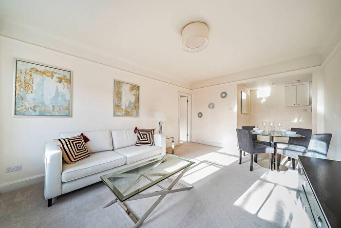 2 Bedroom Flat To Rent In Fulham Road, Chelsea, London, SW3