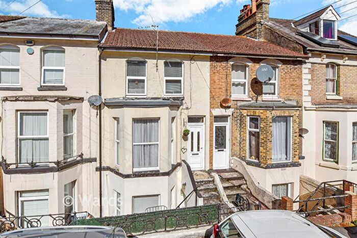 2 Bedroom Ground Maisonette For Sale In Clarendon Road, Dover, Kent, CT17
