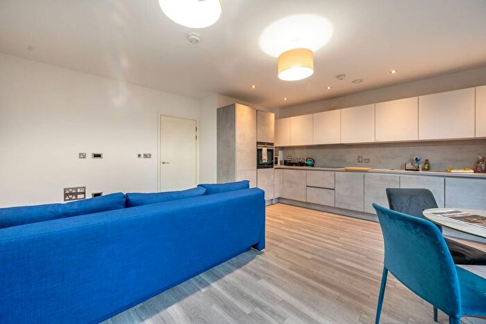 1 Bedroom Flat To Rent In Derny Avenue, Stratford, London, E20