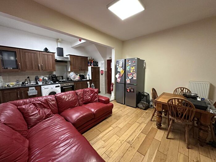 5 Bedroom Property To Rent In South Grove, Chorlton-on-Medlock, M13