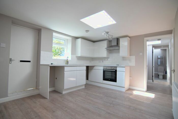 3 Bedroom Flat To Rent In Harbour Mews, Hove, BN3