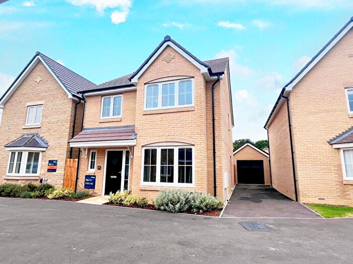 4 Bedroom Detached House For Sale In Oundle Road, Alwalton, Peterborough, PE7