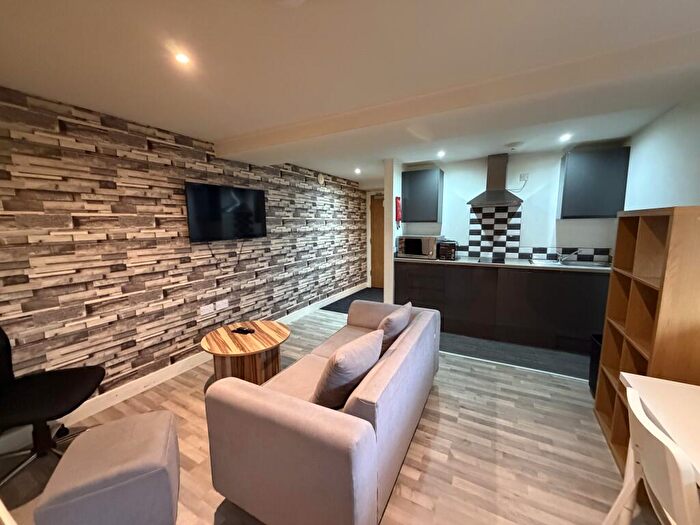 1 Bedroom Apartment To Rent In Kirkgate, Huddersfield, HD1