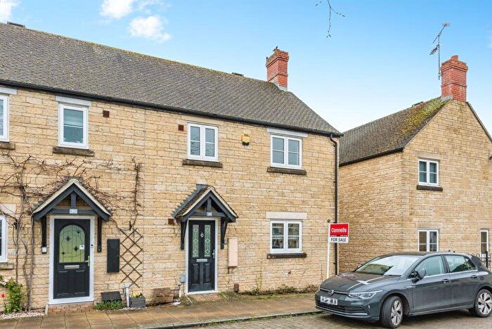 3 Bedroom End Of Terrace House For Sale In Bramble Bank, Witney, OX28
