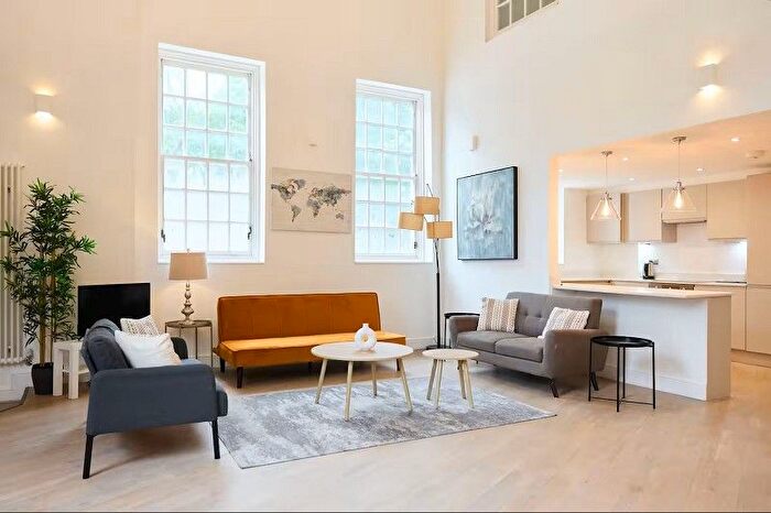 2 Bedroom Flat For Sale In Station Approach, Tadworth, Surrey., KT20