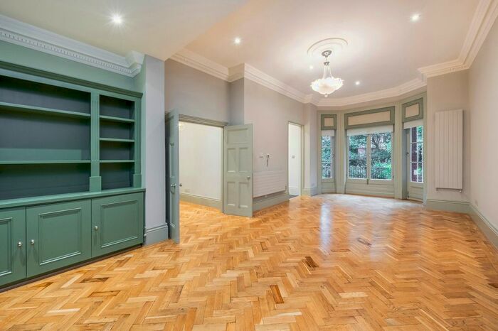 2 Bedroom Flat To Rent In Sloane Gardens, London, SW1W