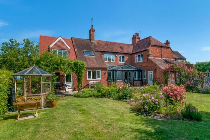 4 Bedroom Semi-Detached House For Sale In Warwick Road, Stratford-upon-Avon, CV37