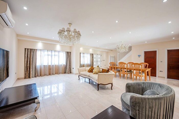 5 Bedroom Semi-Detached House To Rent In Thurleston Avenue, Morden, SM4