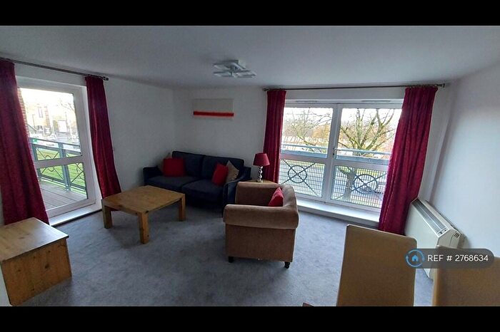 2 Bedroom Flat To Rent In Alder Court, London, N11