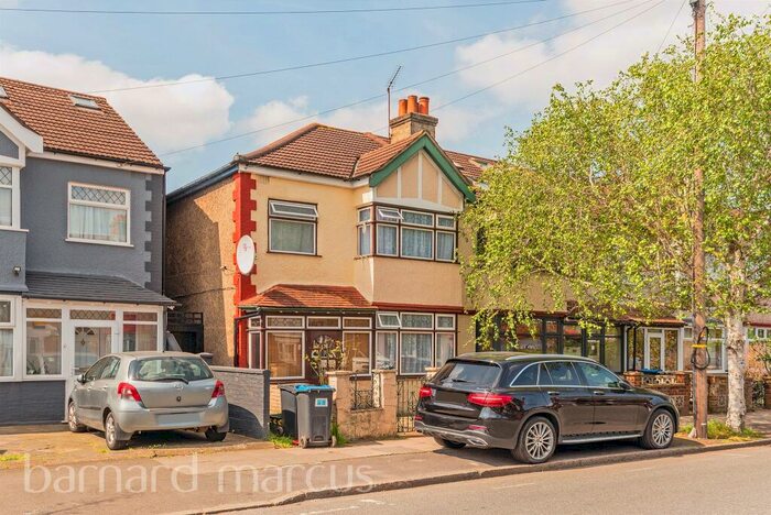 3 Bedroom End Of Terrace House For Sale In Tamworth Lane, Mitcham, CR4