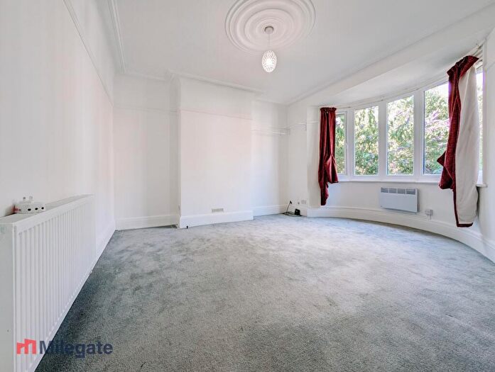 1 Bedroom Flat To Rent In Silversea Drive, Westcliff-On-Sea, SS0