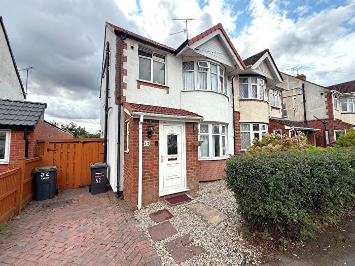 3 Bedroom Semi-Detached House For Sale In Grosvenor Road, Icknield, Luton, Bedfordshire, LU3