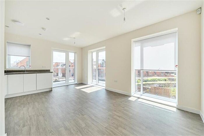 2 Bedroom Flat To Rent In Bedroom Property In Old Wharf, Leicester, LE3