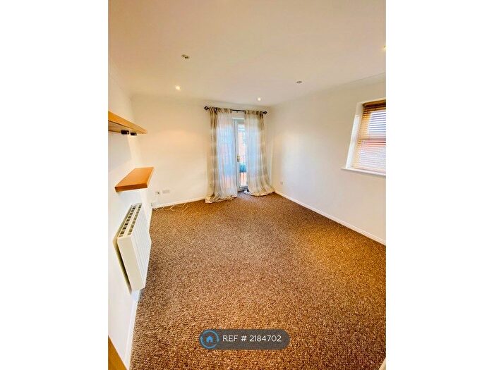 1 Bedroom Flat To Rent In Shafter Road, Dagenham, RM10