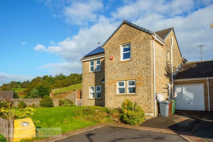 4 Bedroom Link Detached House For Sale In Meadow Lane, Slaithwaite, Huddersfield, West Yorkshire, HD7