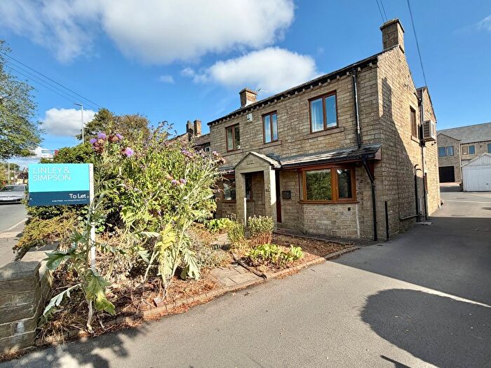 4 Bedroom Detached House To Rent In Penistone Road, Shelley, Huddersfield, West Yorkshire, HD8