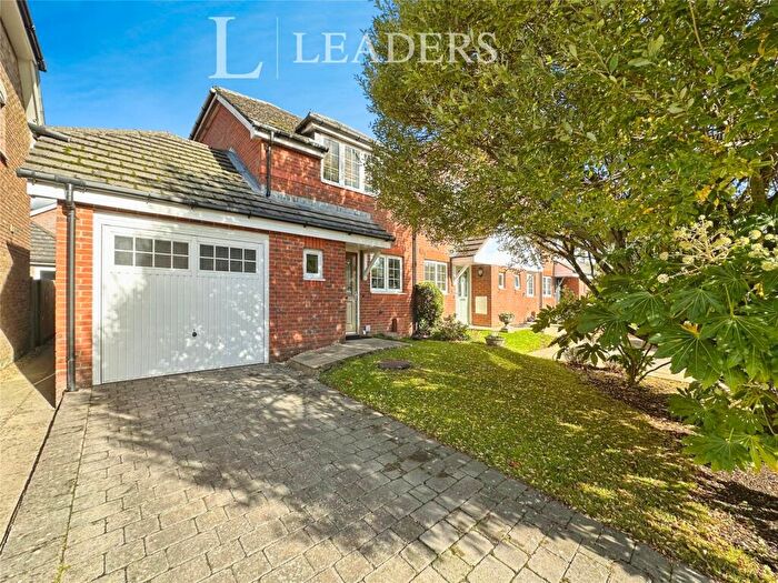 2 Bedroom Semi Detached House For Sale In Trafalgar Rise, Clanfield, Waterlooville, PO8