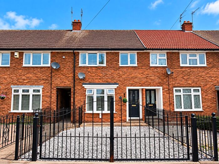 3 Bedroom Terraced House For Sale In Plym Grove, Hull, East Yorkshire, HU8