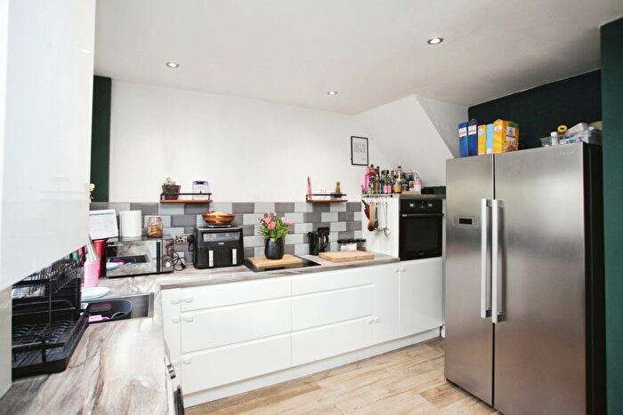 3 Bedroom Terraced House For Sale In Hilton Avenue, Nuneaton, Warwickshire, CV10
