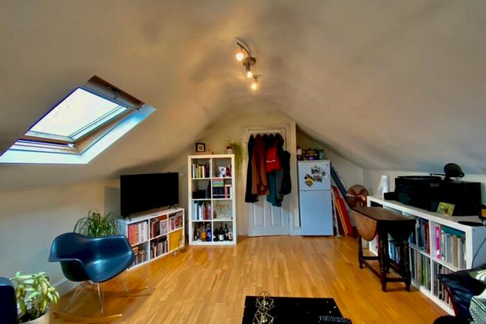 2 Bedroom Flat To Rent In Holmewood Road, Brixton, SW2