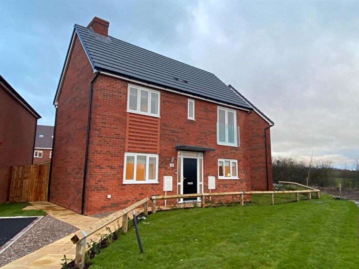 3 Bedroom House To Rent In Kiddlestitch Road, Uttoxeter, ST14