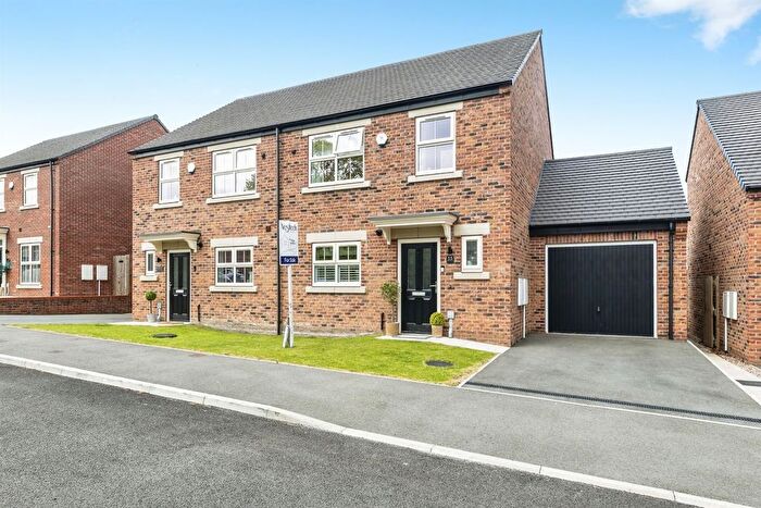 3 Bedroom Semi-Detached House For Sale In Paddock Close, Brierley, Barnsley, S72