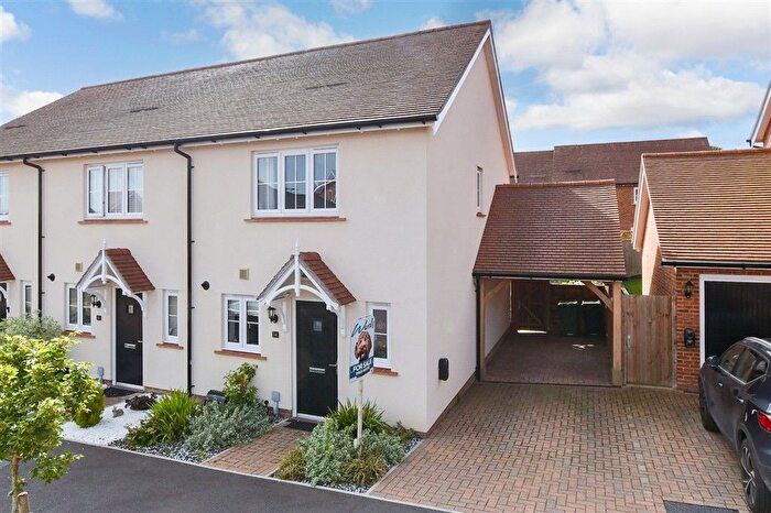 2 Bedroom End Of Terrace House For Sale In Pearwood Road, Allington, Kent, ME16