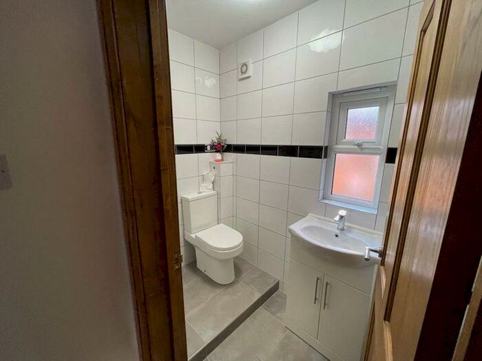 2 Bedroom Apartment To Rent In Newnham Street, Castle Quarter, Bedford, MK40