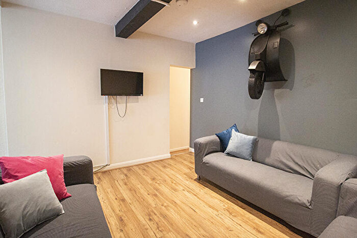 5 Bedroom House To Rent In Mansfield Road, Nottingham, NG1