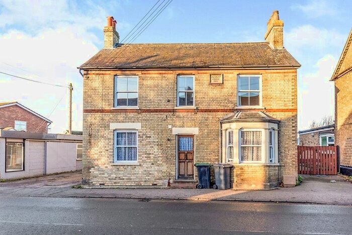 2 Bedroom Flat To Rent In High Street, Henlow, Bedfordshire, SG16