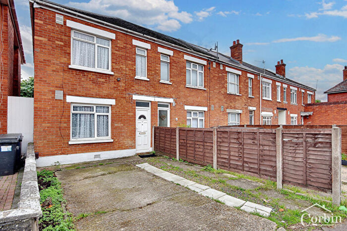 3 Bedroom End Of Terrace House To Rent In Brassey Road, Bournemouth, BH9
