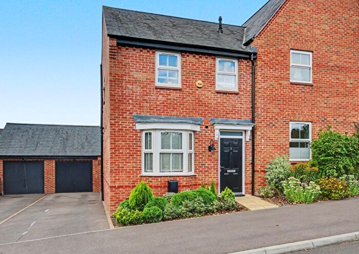 3 Bedroom Semi-Detached House For Sale In Bosworth Gardens, Bishops Waltham, SO32