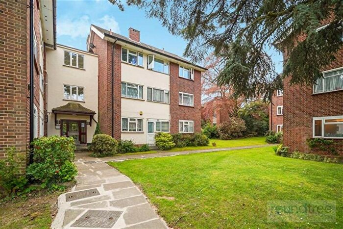 2 Bedroom Flat For Sale In Rydal Close, Holders Hill Road, Hendon, NW4