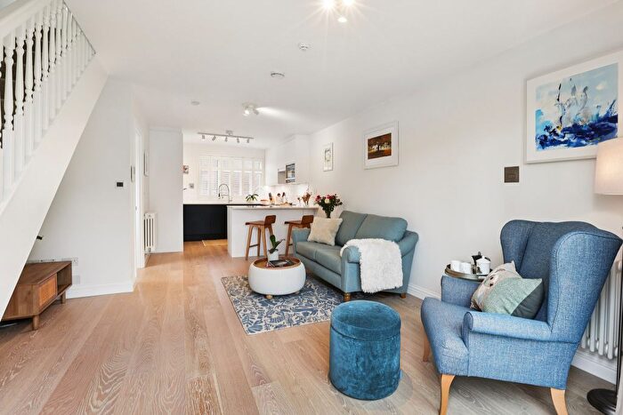 2 Bedroom Maisonette For Sale In Eaton Rise, Ealing, London, W5