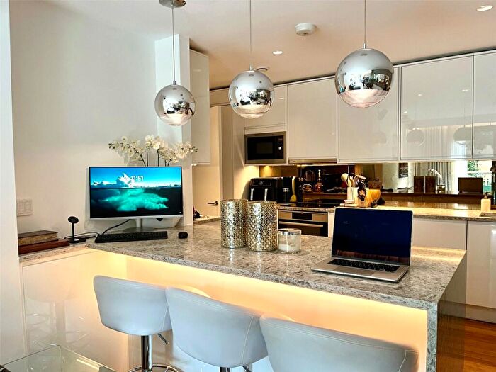 2 Bedroom Apartment To Rent In Gwynne Road, Battersea, London, SW11