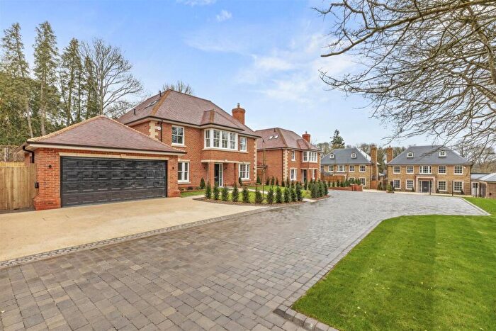 5 Bedroom Detached House For Sale In South Park Glade, Gerrards Cross, SL9