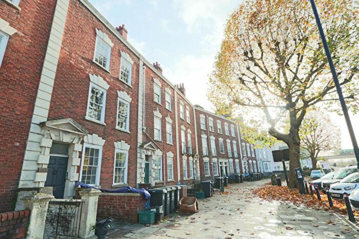 3 Bedroom Flat To Rent In Basement Flat, Hotwell Road, Bristol, BS8