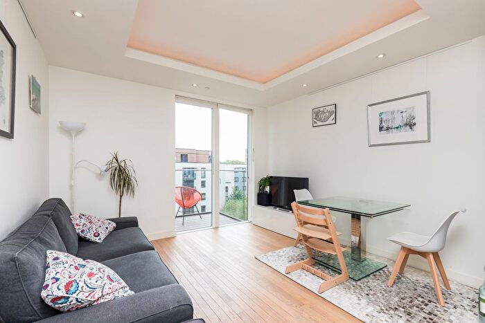 2 Bedroom Flat To Rent In Park Vista Tower, Cobblestone Square, London, E1W