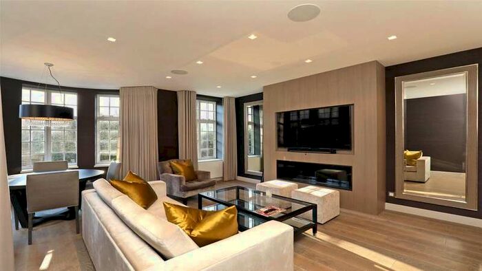 3 Bedroom Flat To Rent In Porchester Gardens, Bayswater, W2