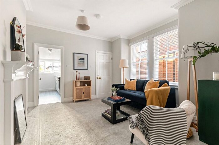 2 Bedroom Flat For Sale In Gilbey Road, London, SW17