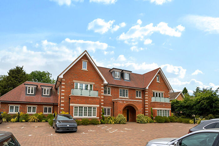 2 Bedroom Flat For Sale In Amersham Road, Beaconsfield, HP9